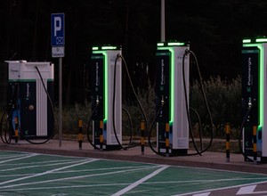 Ultraszybkie ładowarki na A2. Będą też dla ciężarówek