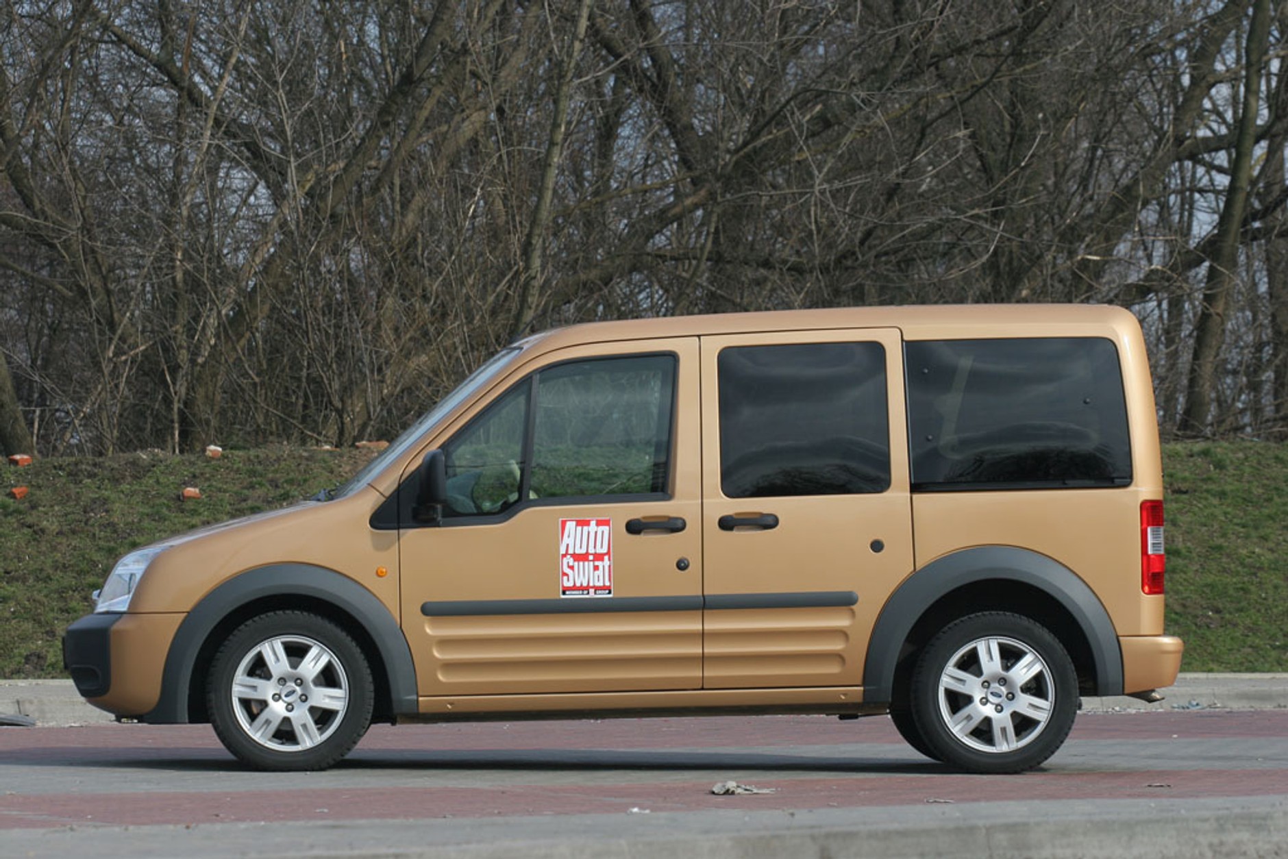 Ford Tourneo - cena 14 100 zł