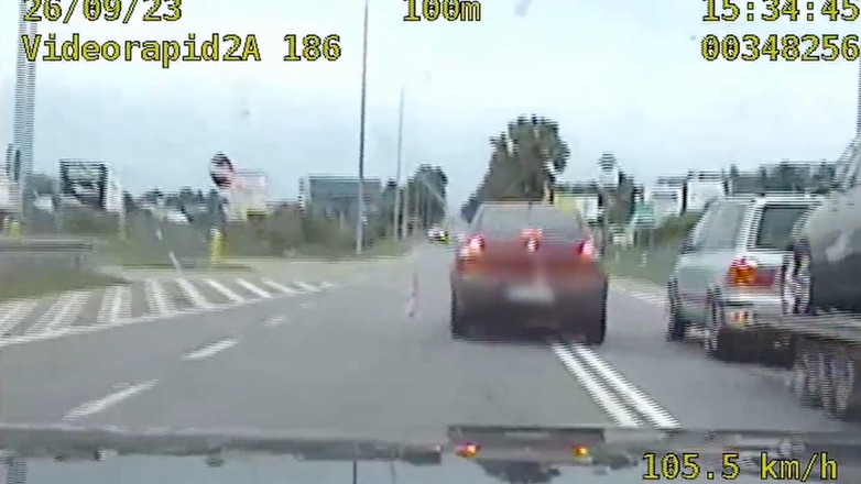 Kierowca Renault podczas ucieczki przed policjantami popełnił kilkadziesiąt wykroczeń