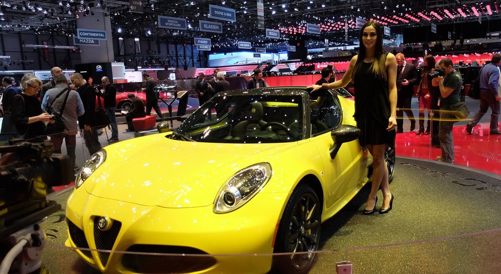 Genewa 2015 - Alfa Romeo 4C Spider
