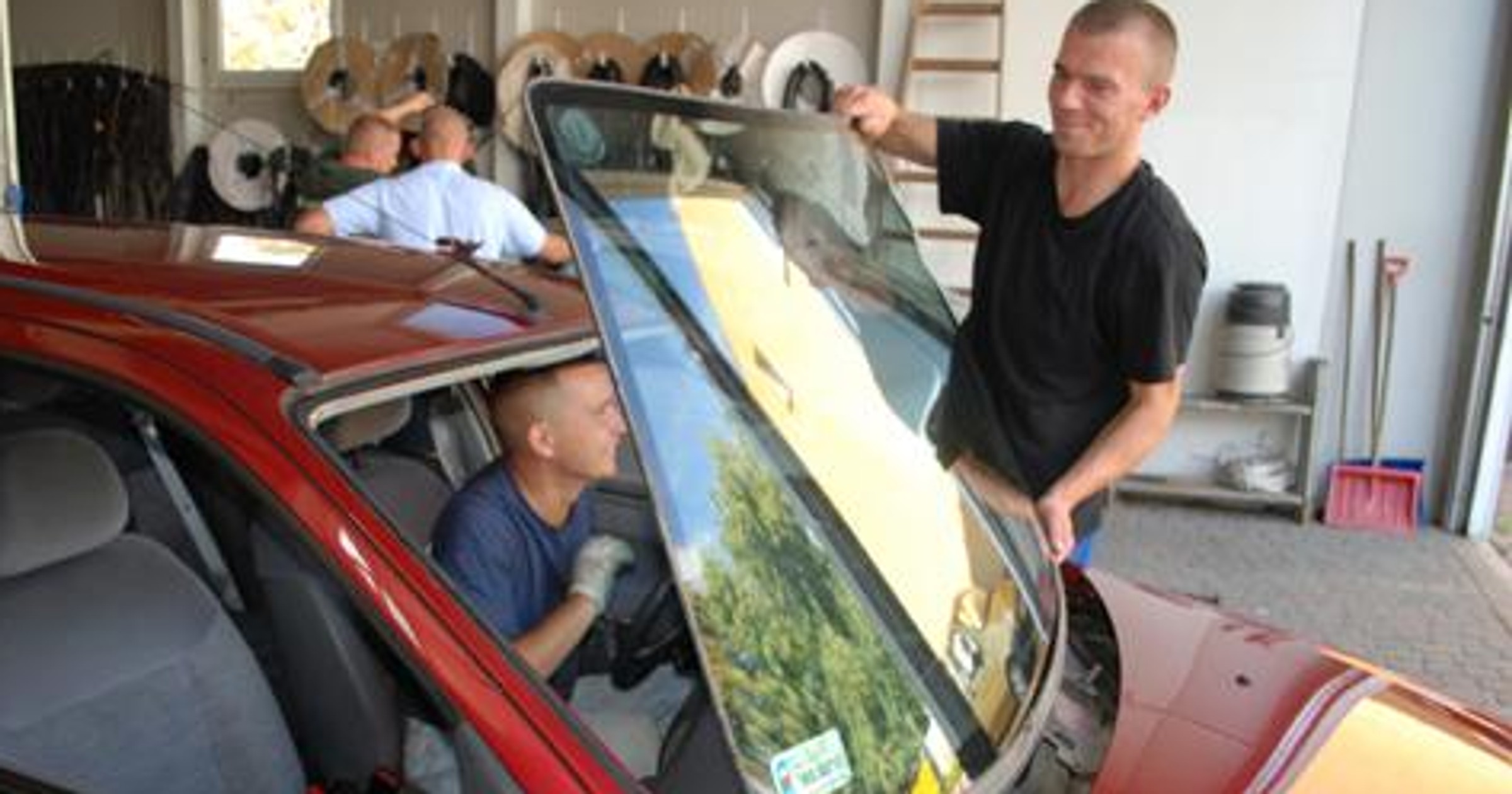 Wymiana szyby czołowej - Czy to zadanie tylko dla fachowców?