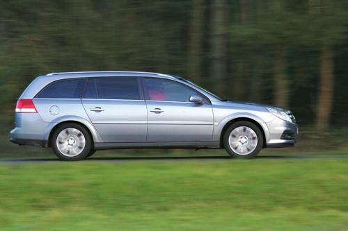 Ford Mondeo, Opel Vectra, Volkswagen Passat, Volvo V70 - Czym do ślubu?