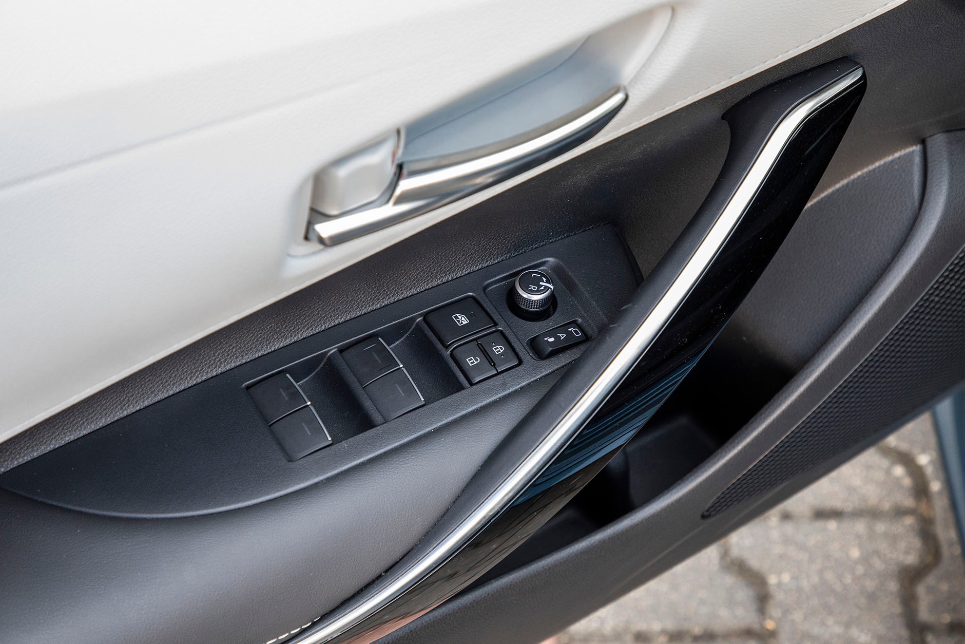 Oszczędzaj z fantazją - test Toyoty Corolla Touring Sports 2.0 Hybrid