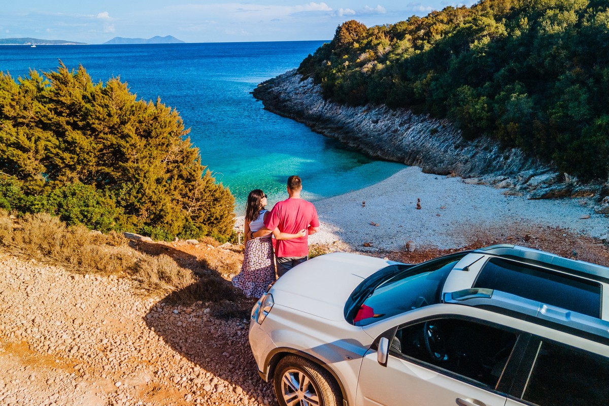 Wakacyjna podróż w trakcie upałów — o tym trzeba pamiętać, żeby uniknąć problemów