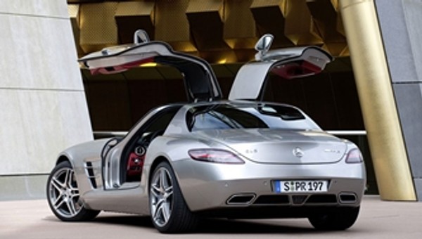 Mercedes SLS AMG i Mclaren MP4-12C