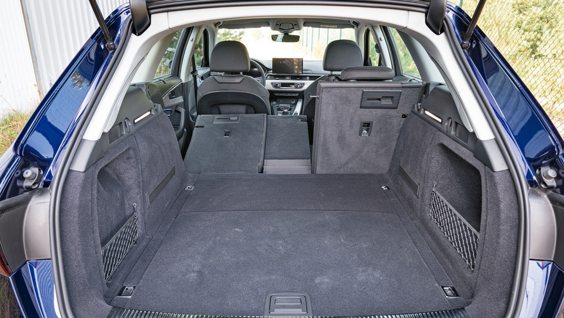 Audi A4 Allroad - 495-1495 litrów pojemności bagażowej. Masa przyczepy hamowanej: 1800 kg.