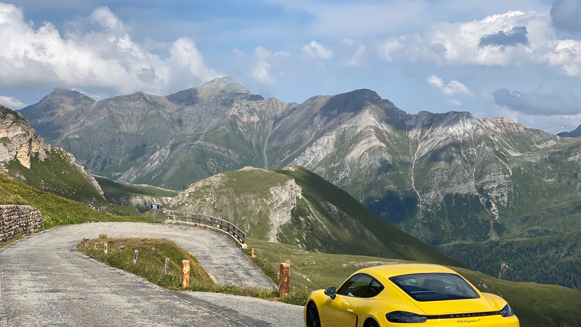 Porsche 718 Cayman T (982c) – podróż w Alpy