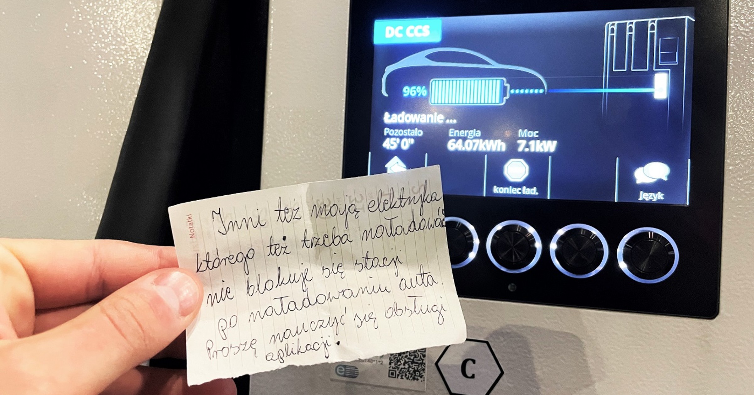 Dosadny liścik od użytkownika auta elektrycznego