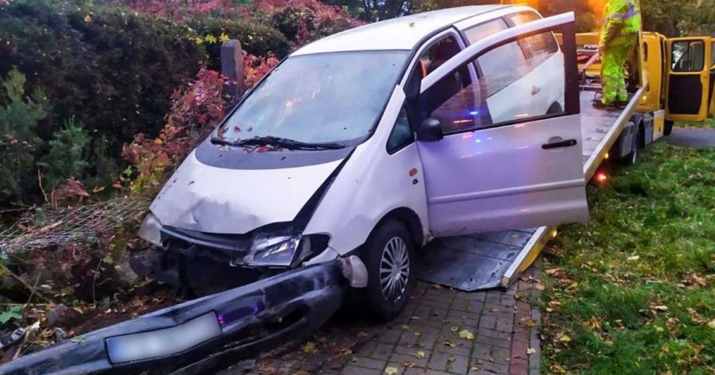Bez prawa jazdy i „na haju” uciekał przed policji dostawczym fordem