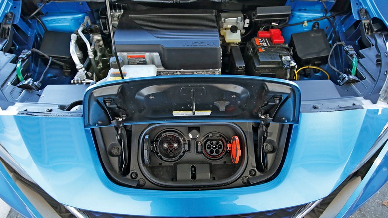 Hyundai Ioniq kontra Nissan Leaf - auta elektryczne dla ludu