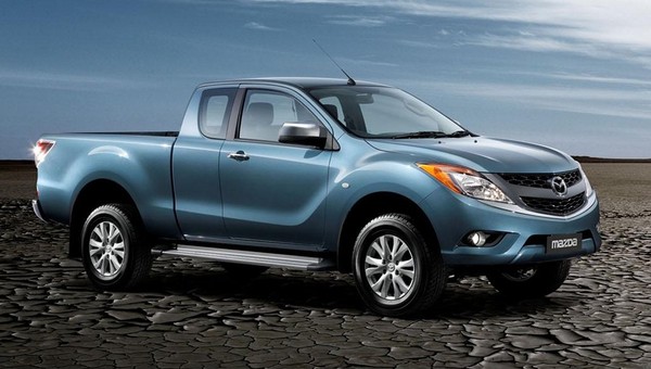 Mazda BT-50 z drzwiami otwieranymi pod wiatr