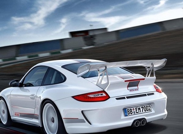 Porsche 911 GT3 RS 4.0 – Drogowa wyścigówka (video)