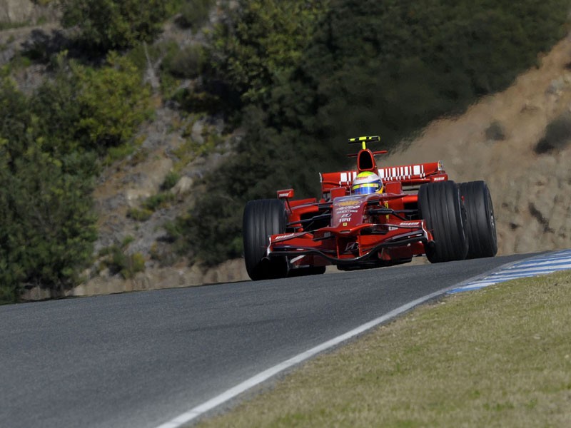 Formuła 1: Fernando Alonso pokazał klasę w Jerez (fotogaleria z testów)
