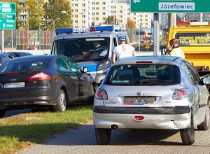 Polowali na kierowców aż zainteresowało się nimi CBŚP. Użyli metody na stłuczkę kilkadziesiąt razy
