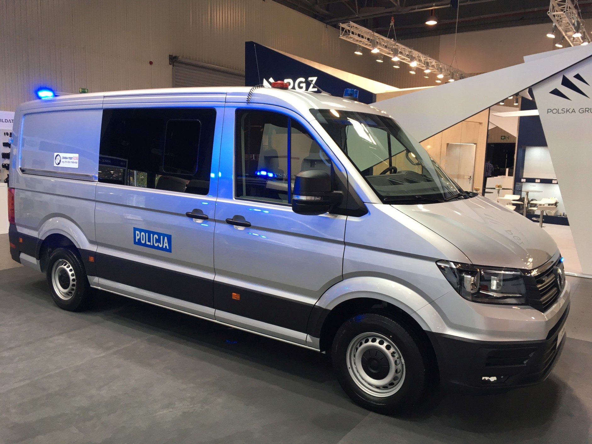 Policyjna więźniarka na bazie modelu Volkswagen Crafter - zdjęcie poglądowe