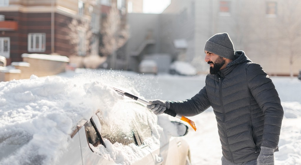 Odśnieżanie auta