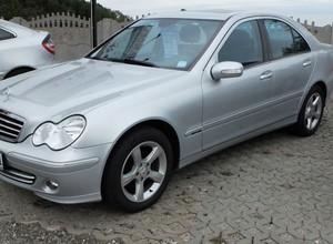 Mercedes C180: auto z ogłoszenia