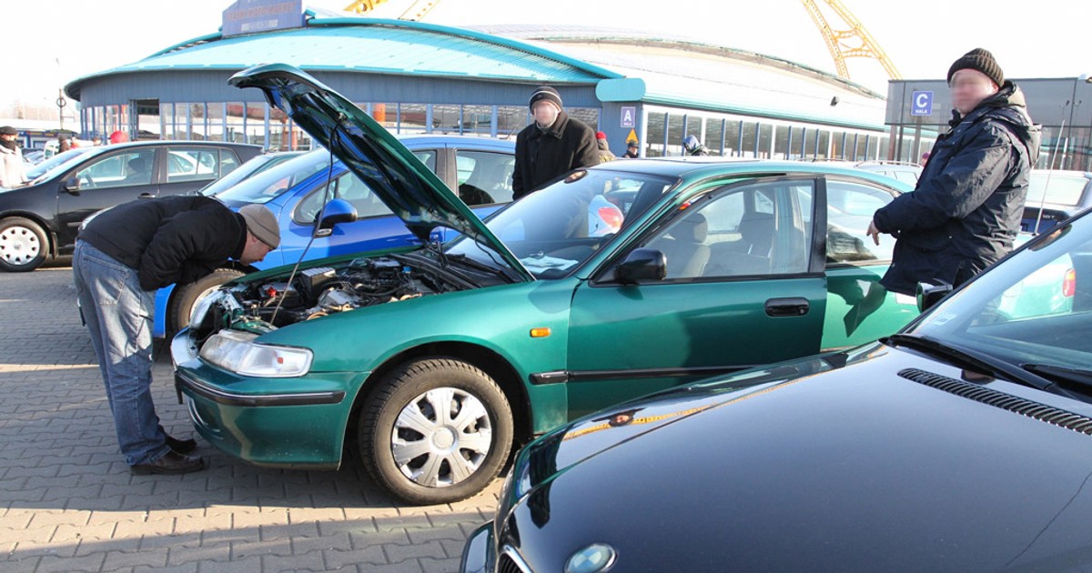 Jak kupić auto sprowadzone i... nie wpaść w kłopoty