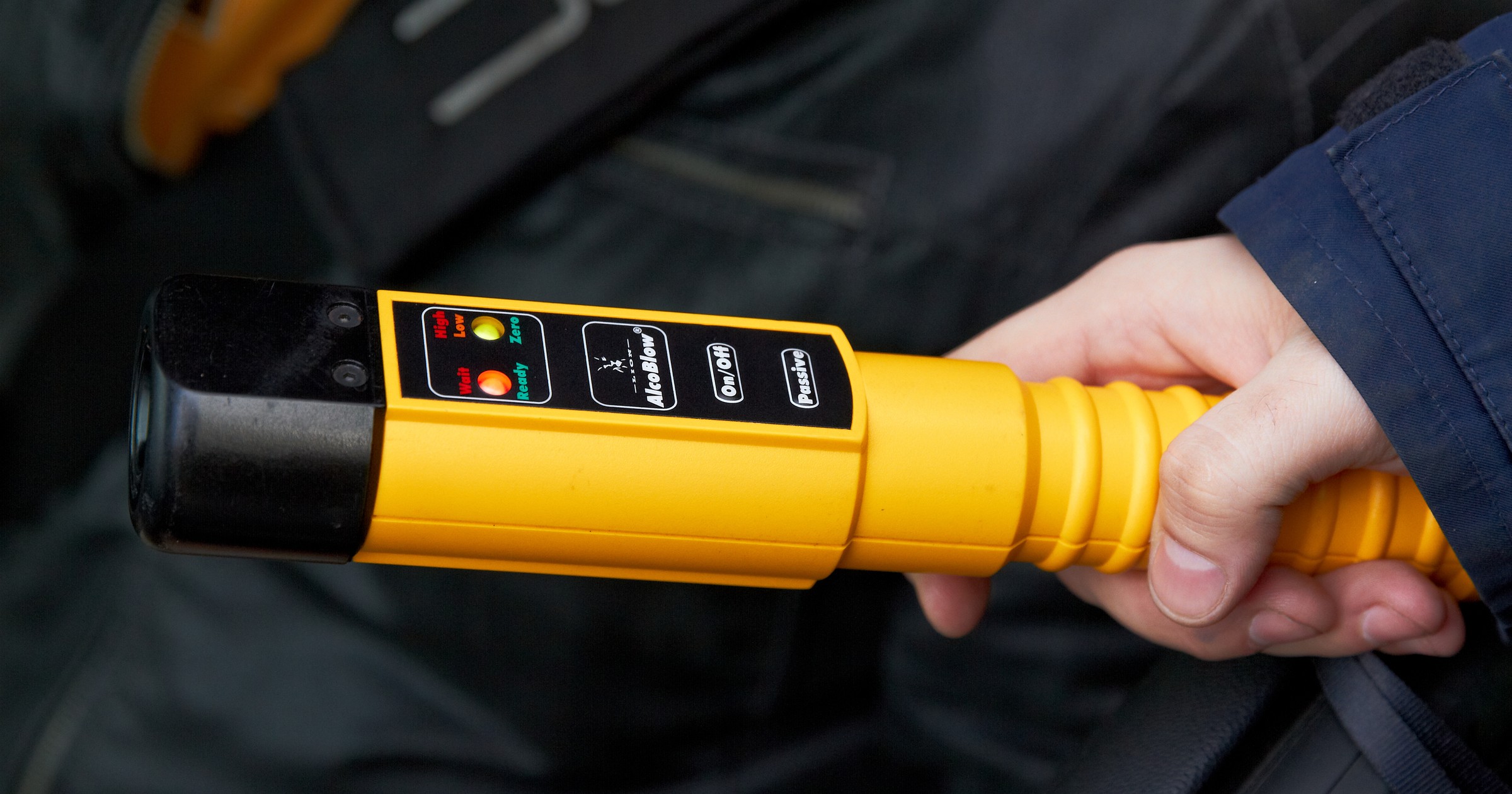 Badanie alkomatem — zdj. ilustracyjne