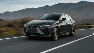 Lexus RZ 450e bez spalinowych genów i z wolantem zamiast kierownicy. Widzieliśmy go z bliska
