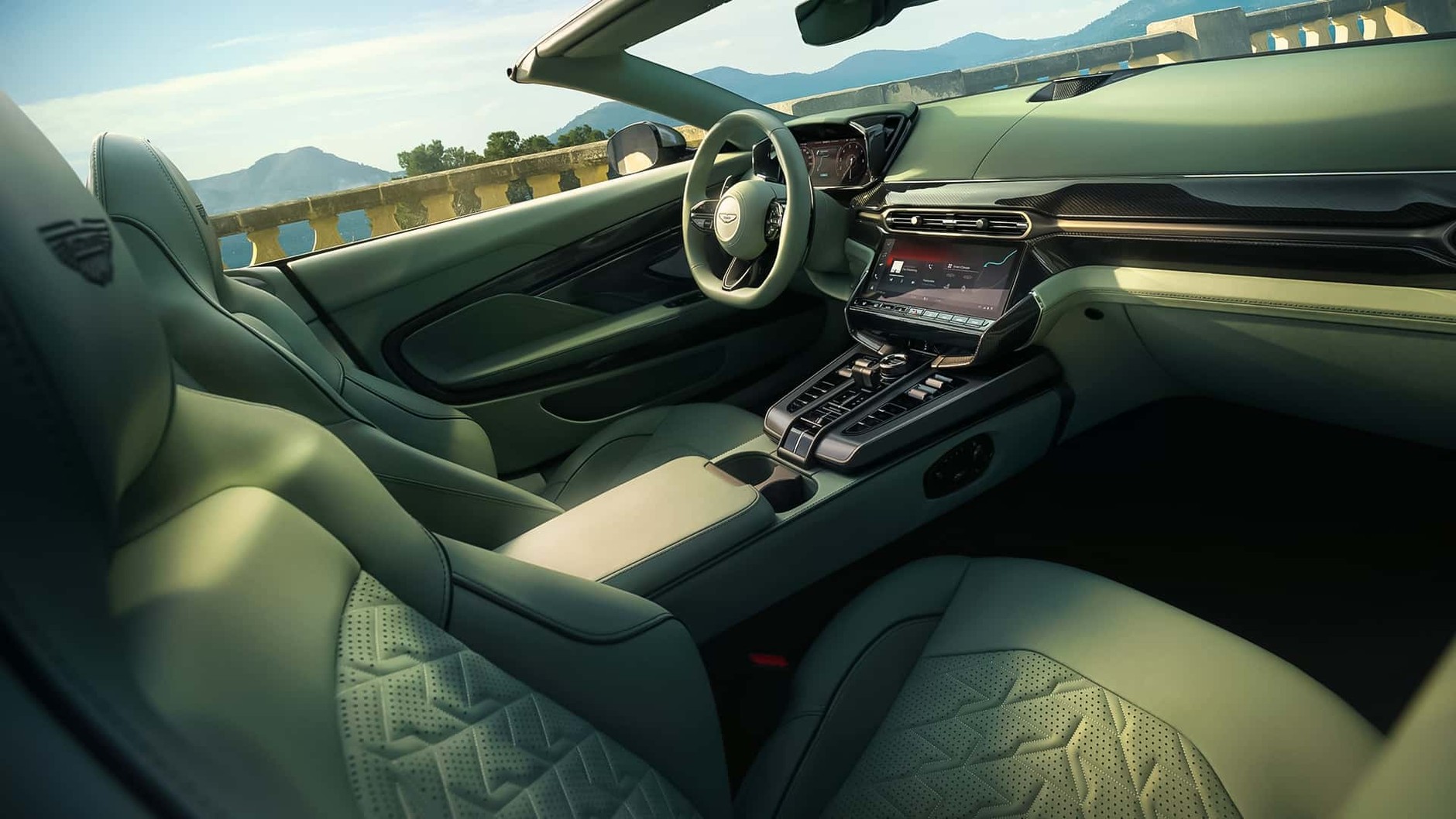 Aston Martin Vanquish Volante 2025