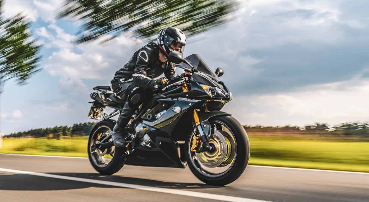 Surowy wyrok dla motocyklisty w Norwegii. 56 wykroczeń i prawie 300 km/h!