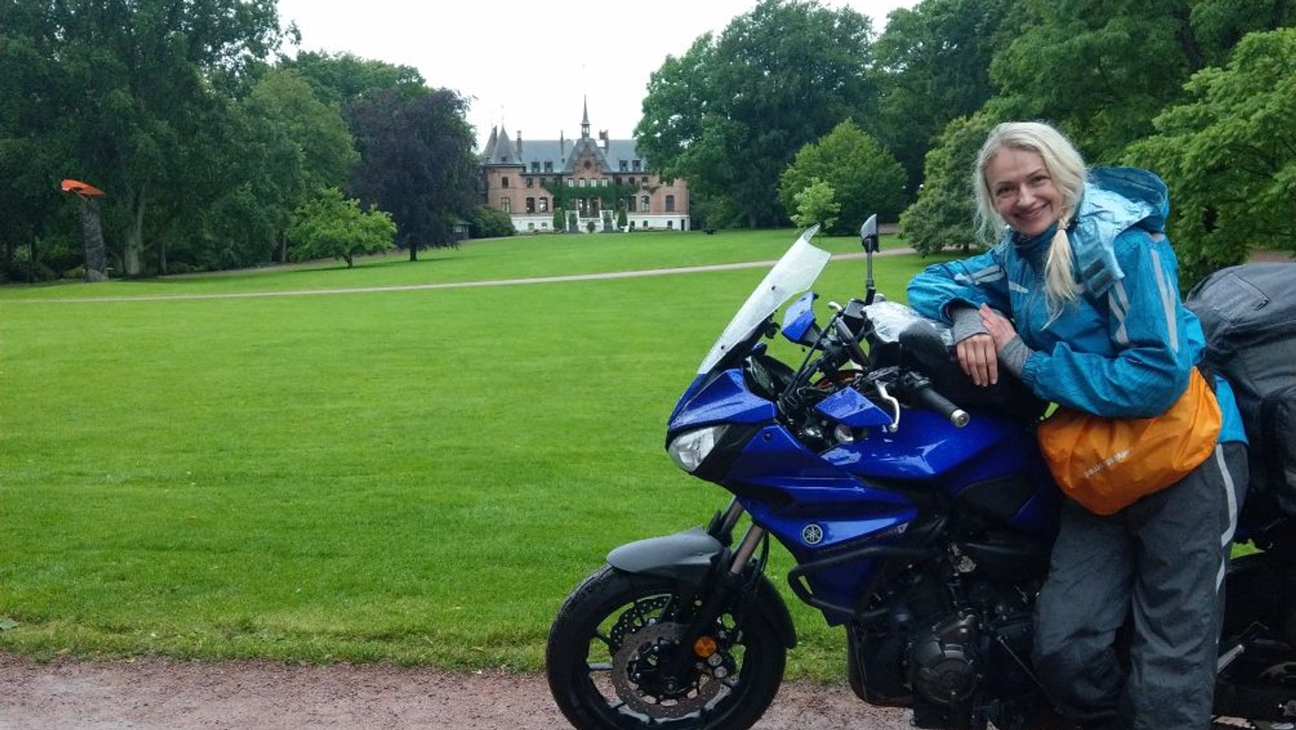 "Kobieta na motocyklu" w Szwecji