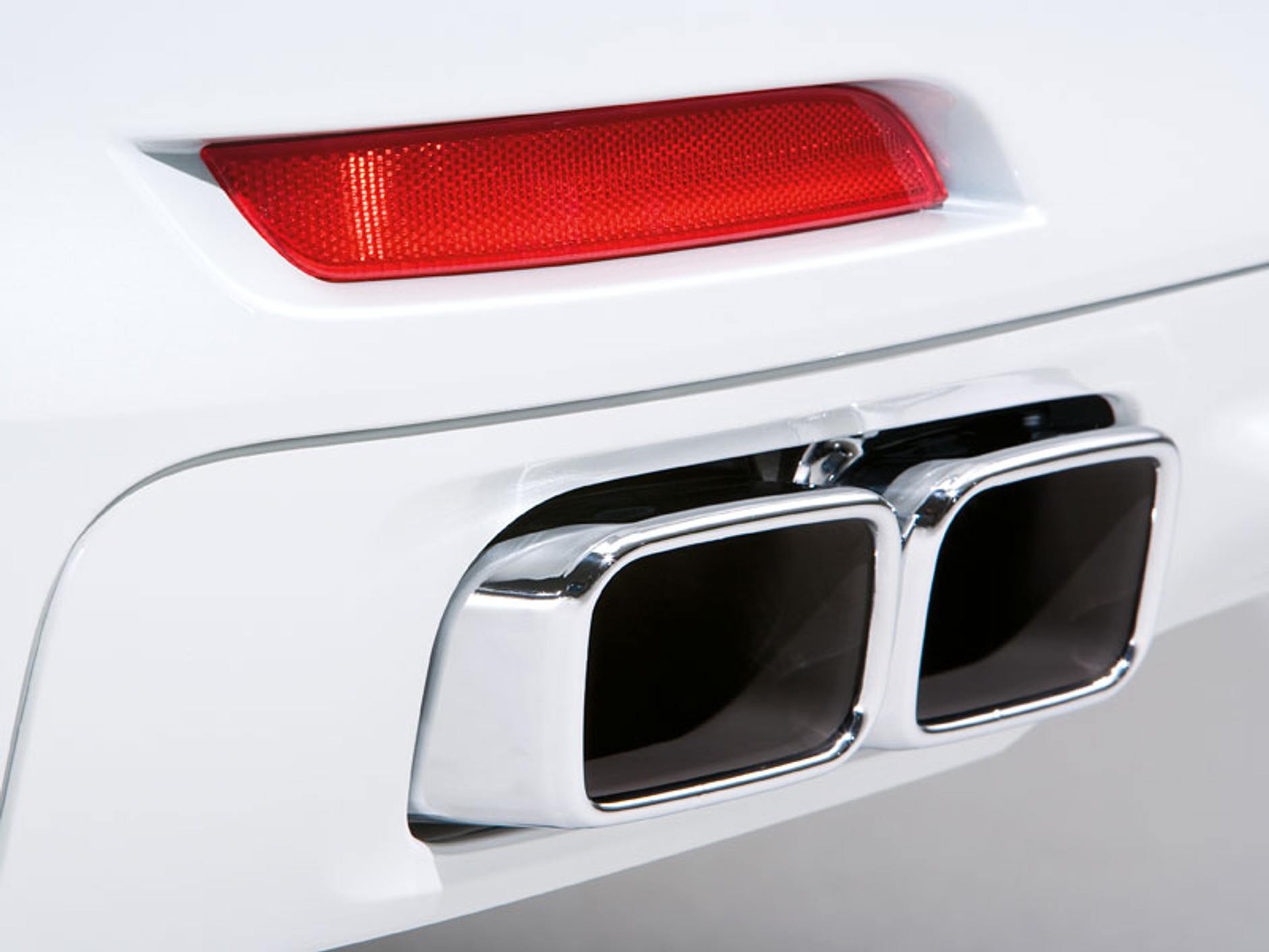 BMW 760i – nowy silnik 6,0 V12 i 8-biegowy automat