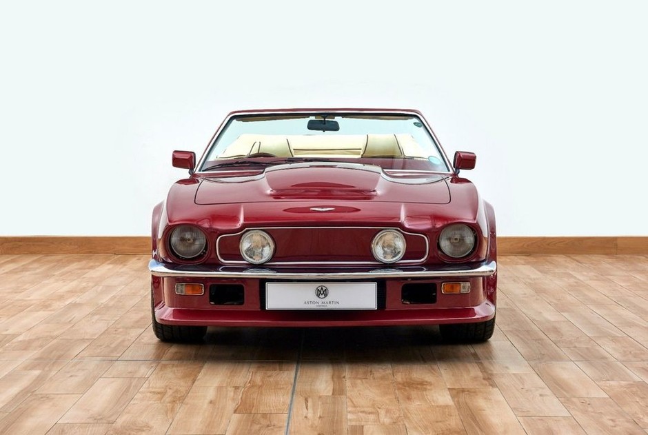 Aston Martin V8 Ventage Volante należący do Davida Beckhama