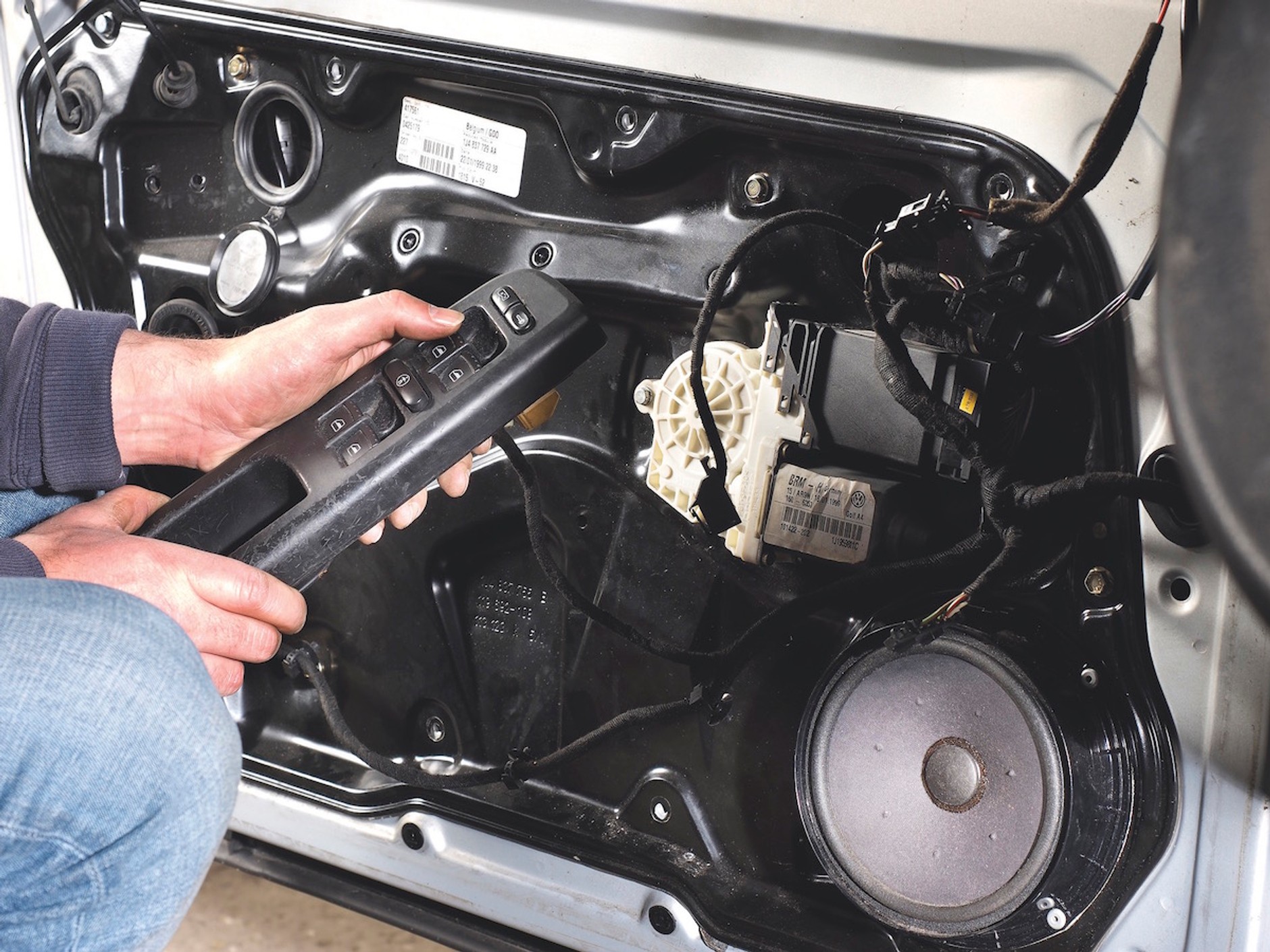 Wymiana podnośników szyb w VW Golfie IV