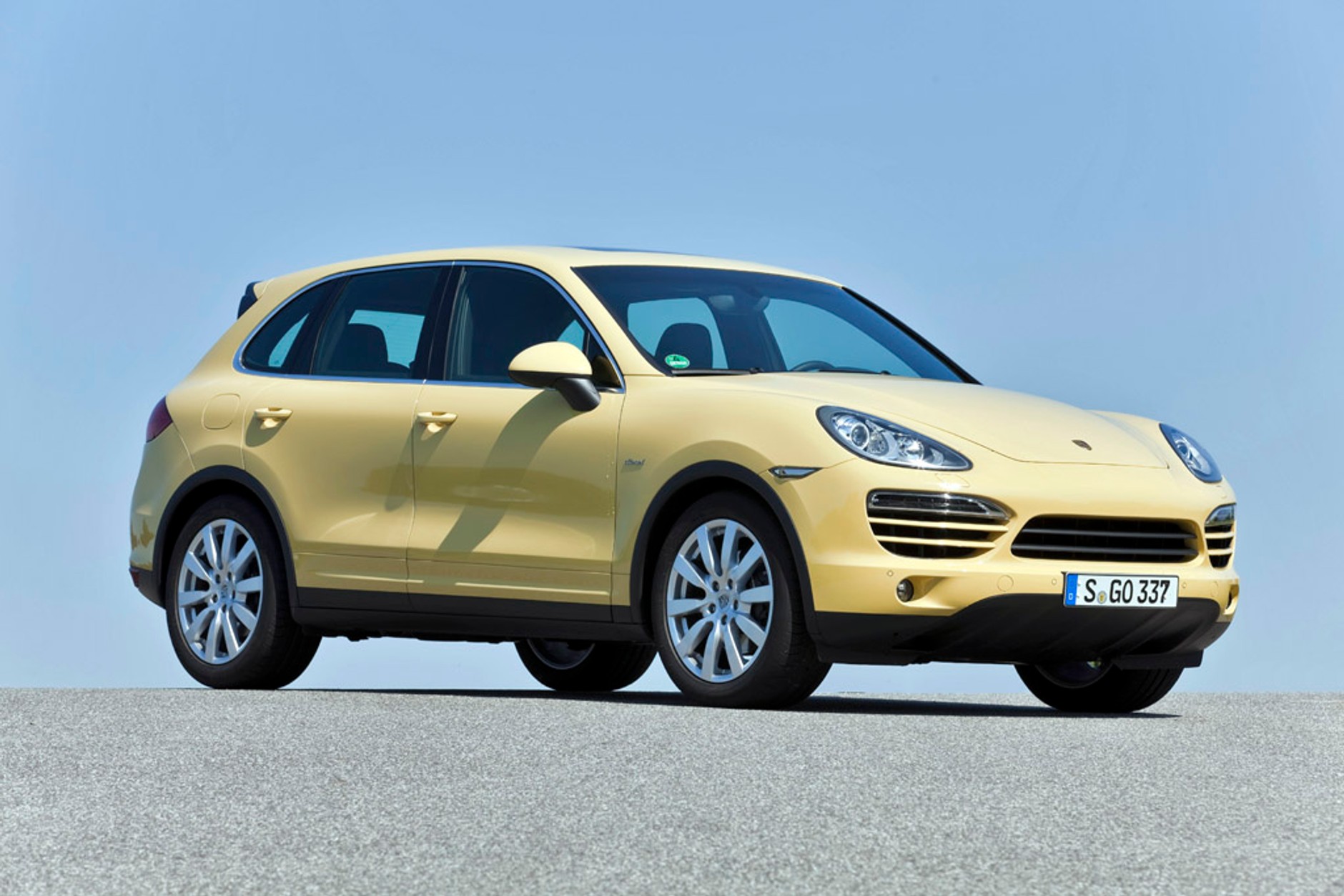 Porsche Cayenne kontra Infiniti FX: luksus i sport