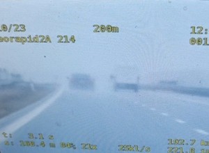 Gnał w deszczu prawie 200 km/h. Policjantom jednak nie uciekł