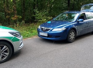 Straż Graniczna otworzyła bagażnik niebieskiego kombi. Była tam "niespodzianka"