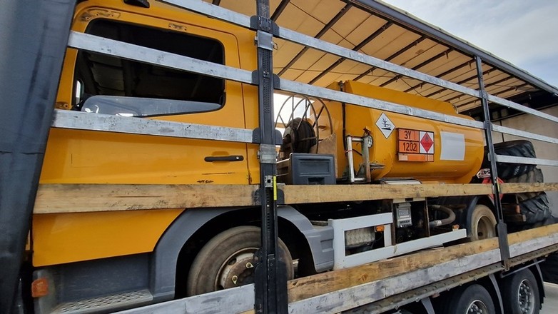 Cysterna w naczepie tira