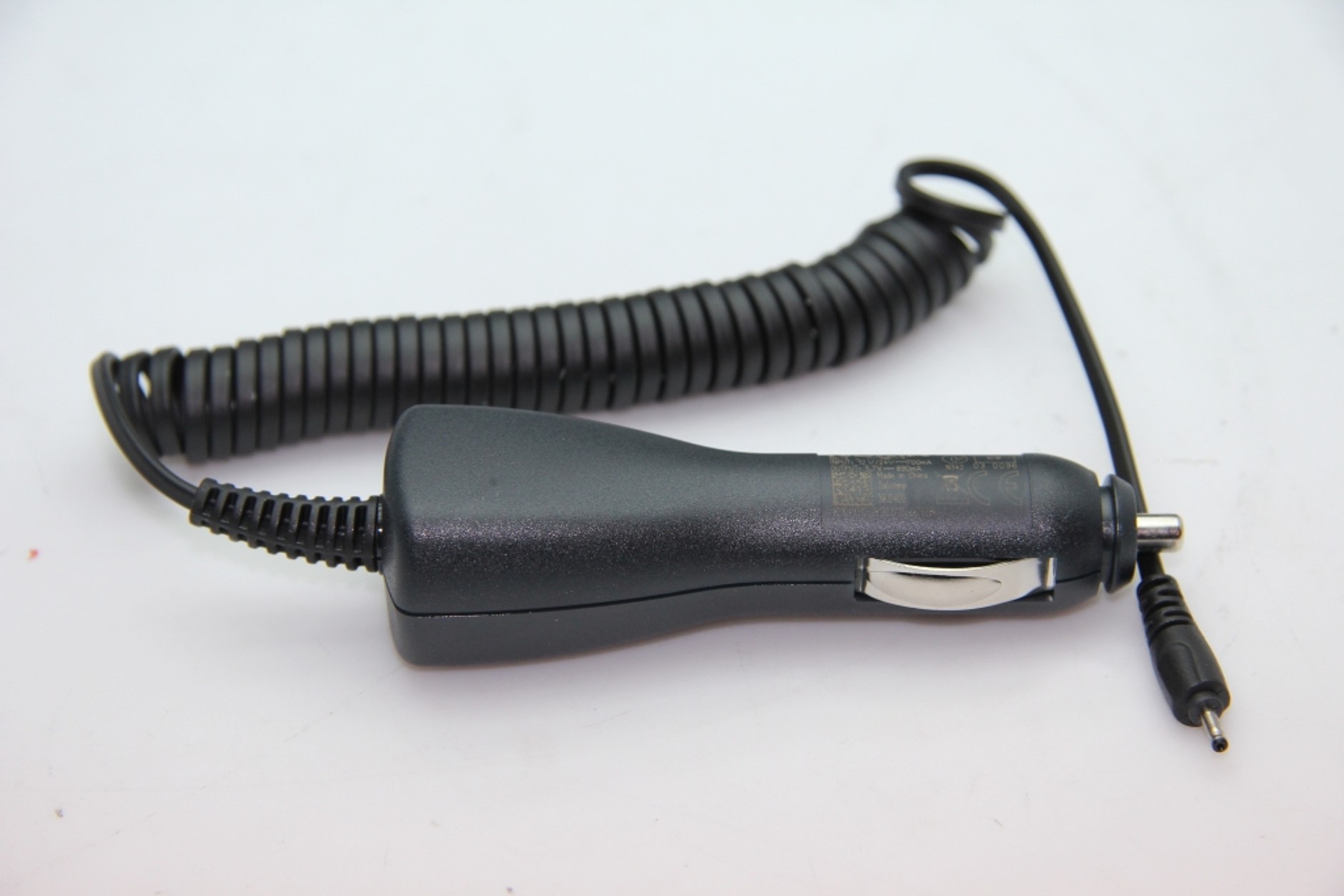 W komplecie zasilacz samochodowy 0,8A.