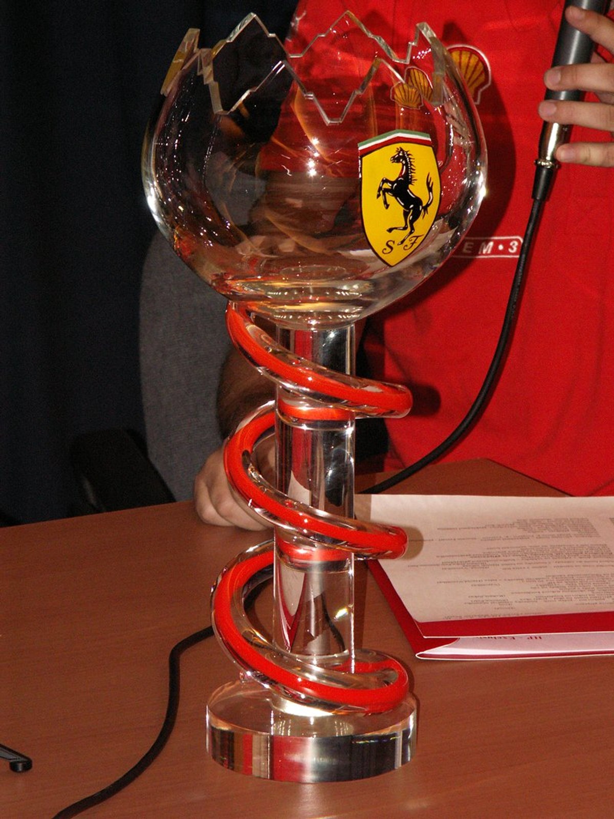 Pięćdziesiąt aut Ferrari: światowa sztafeta w Pradze!