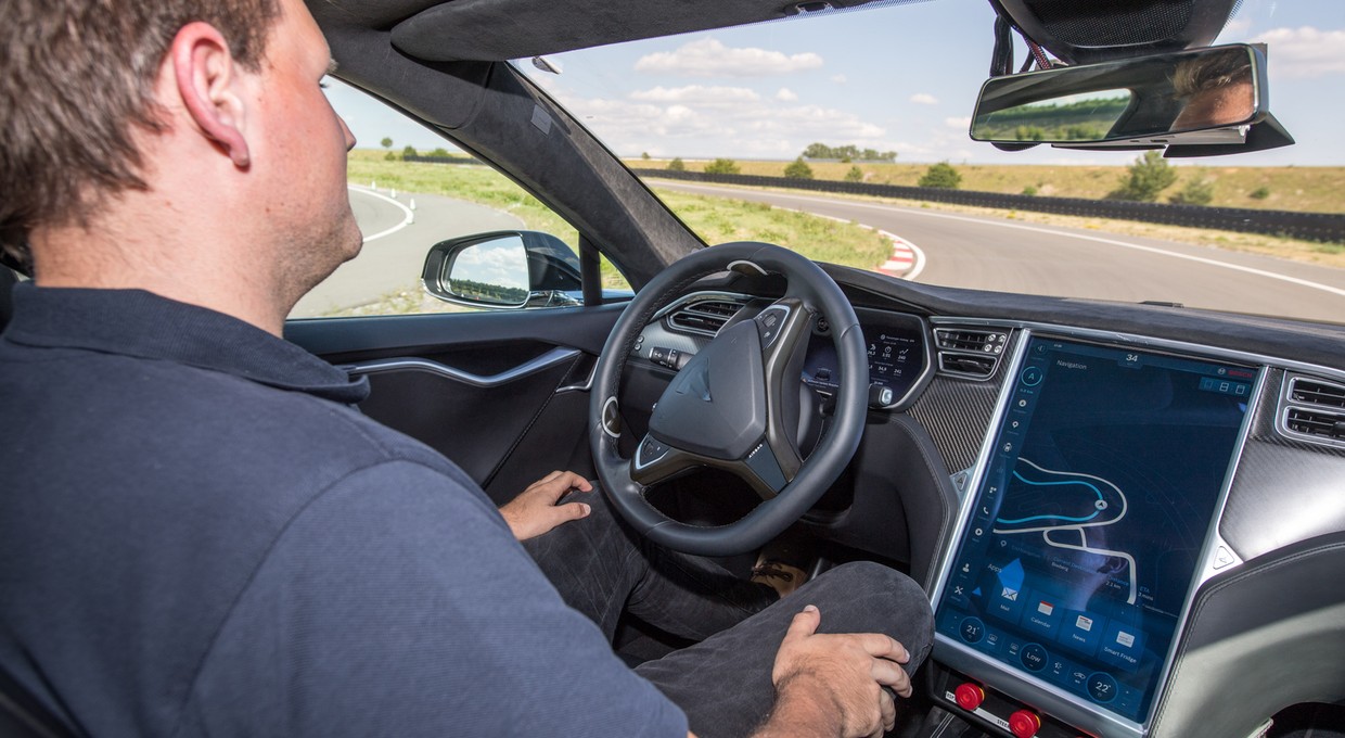 Niemcy inwestują w mapy do samochodów