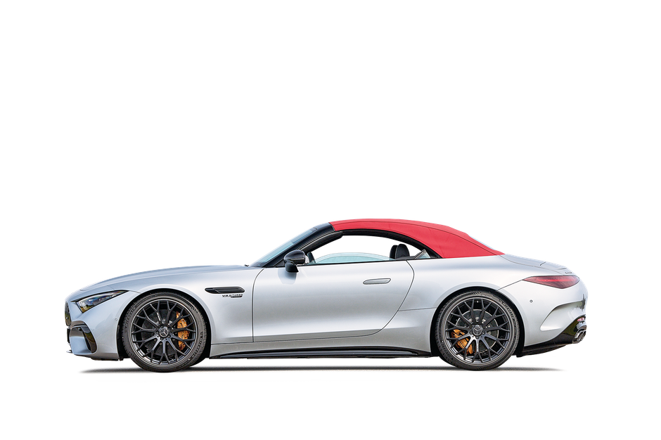 Miękki dach wykonany jak w przeszłości z materiału. Zamknięty dach i tył trochę przypominają Porsche, prawda?
