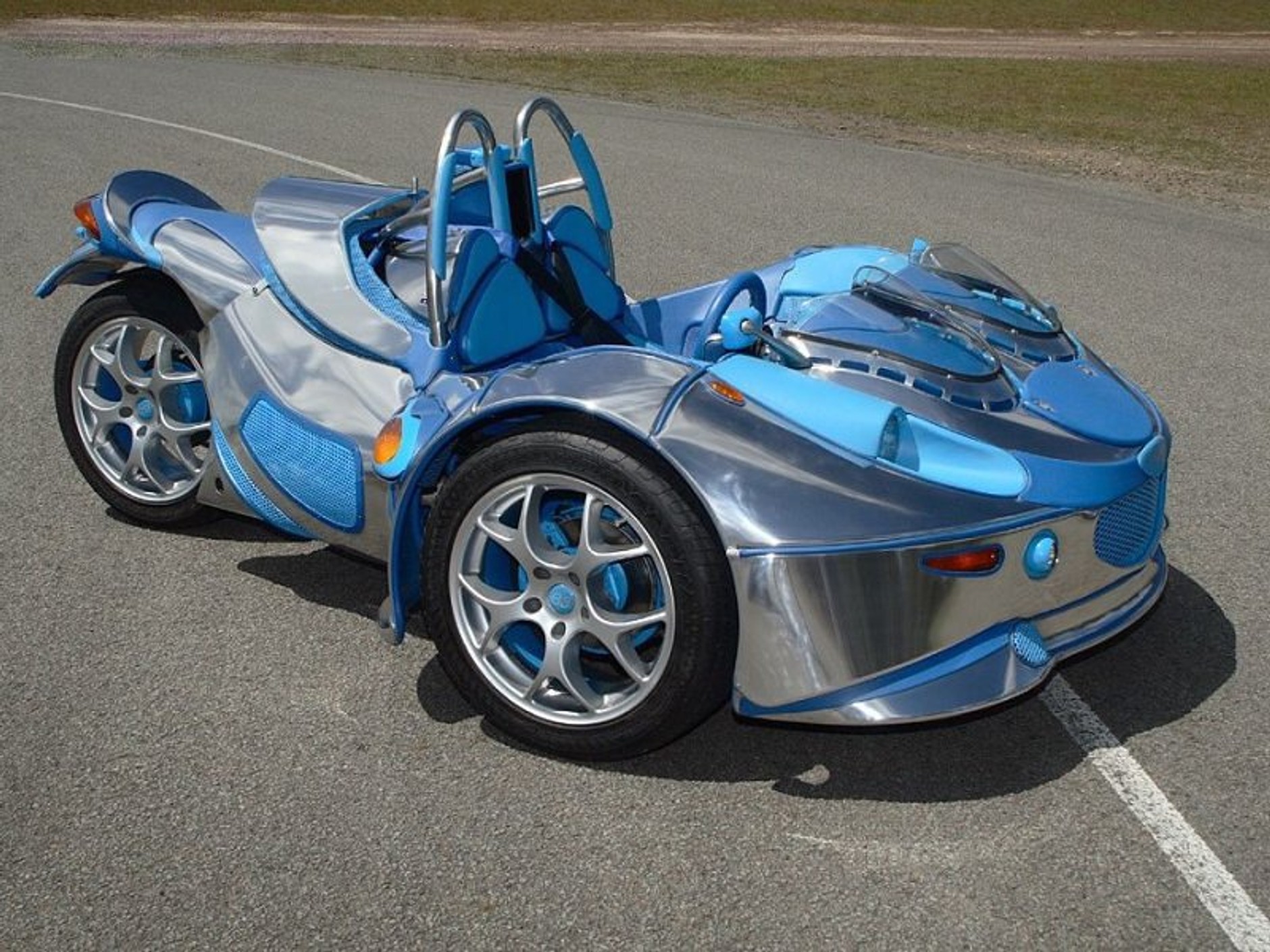 Roadster Bonning: lekki trójkołowiec