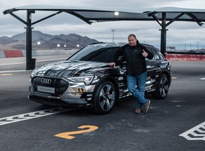 Lepiej siedzieć z tyłu niż za kierownicą – nowy pomysł Audi na rozrywkę w kabinie