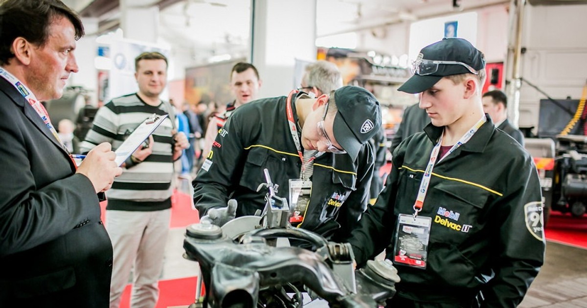 Jak zostać mechanikiem samochodowym? Cechy i zarobki mechanika