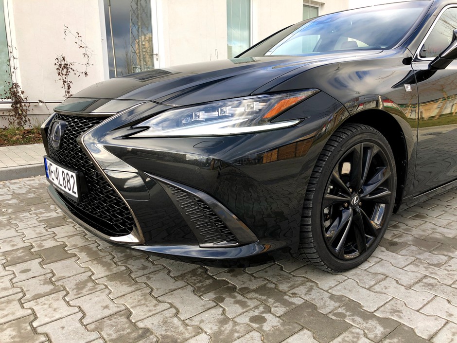 Lexus ES 300h F Sport Edition
