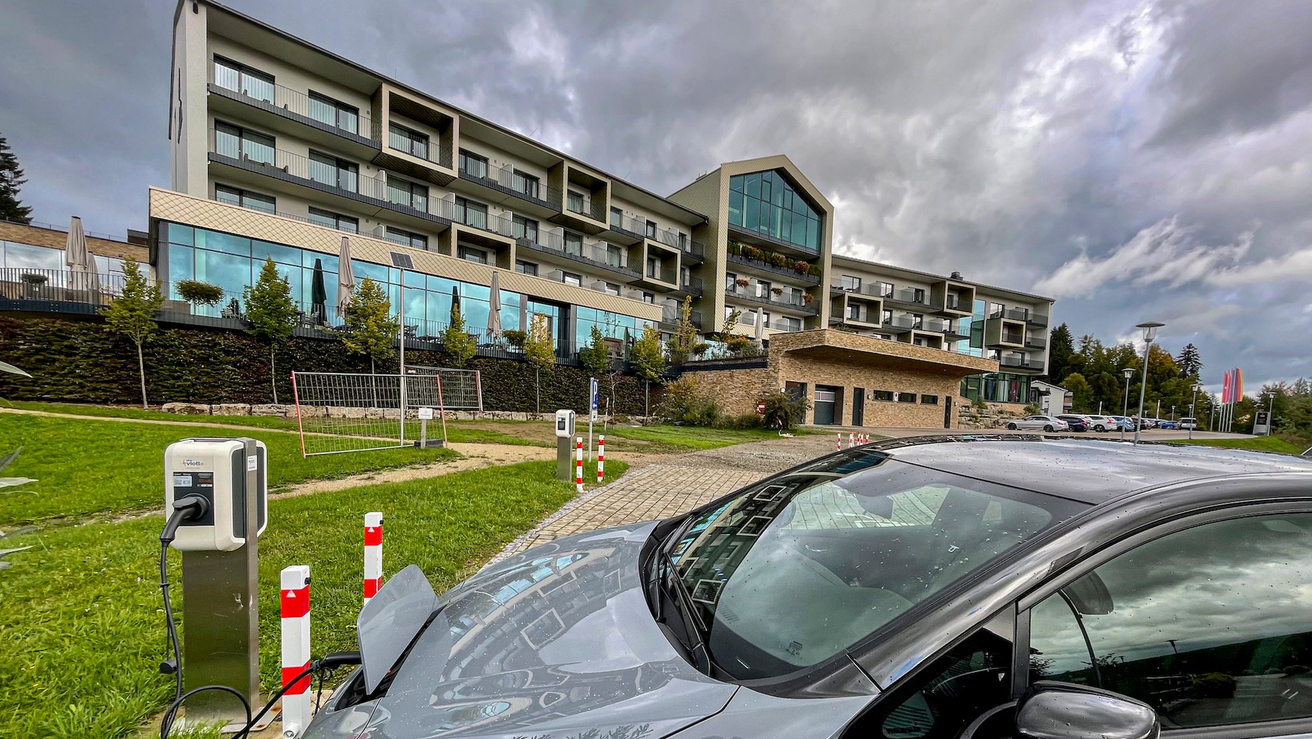Najczęściej spotykamy złącza AC o mocy do 22 kW, rzadziej – mocniejsze DC