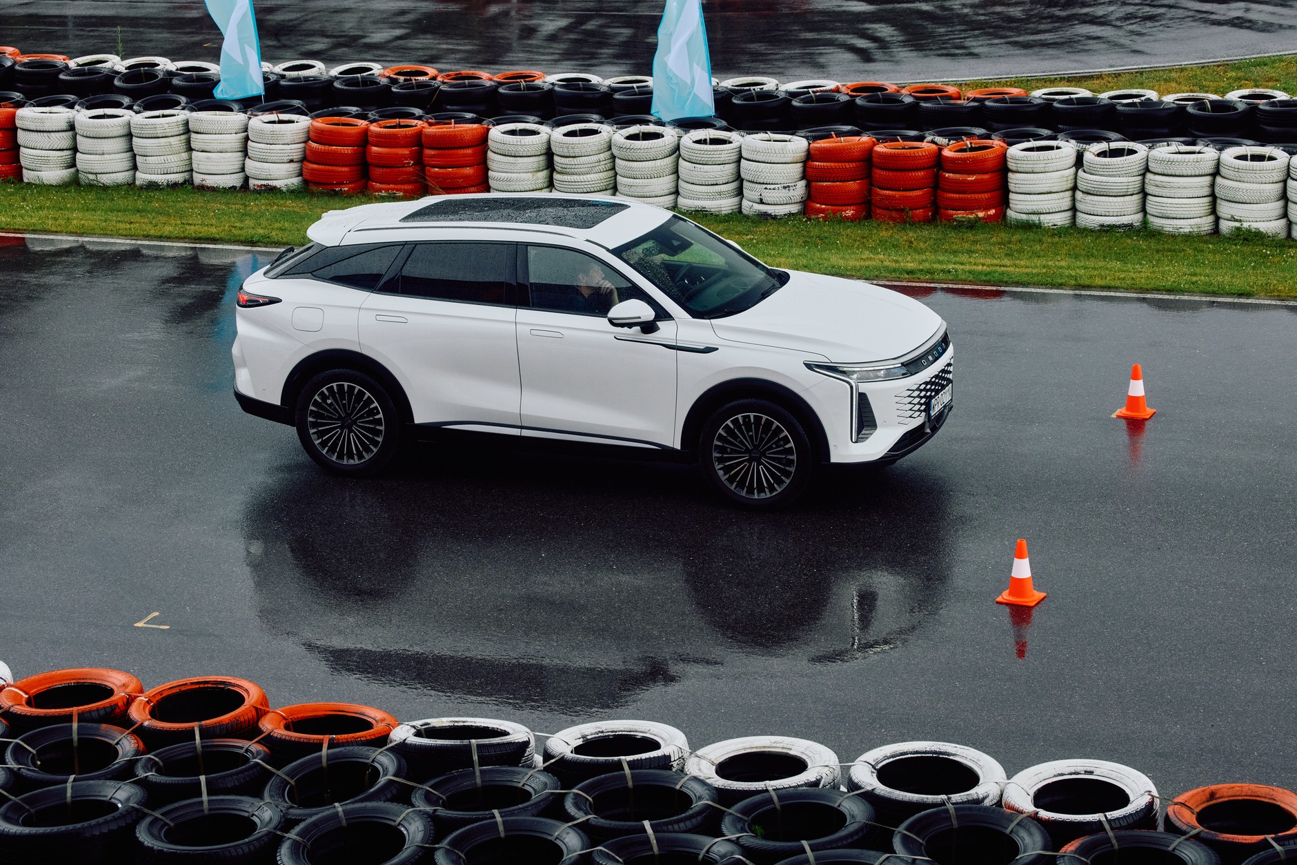 Omoda 9 Super Hybrid. Pierwsza jazda w Polsce