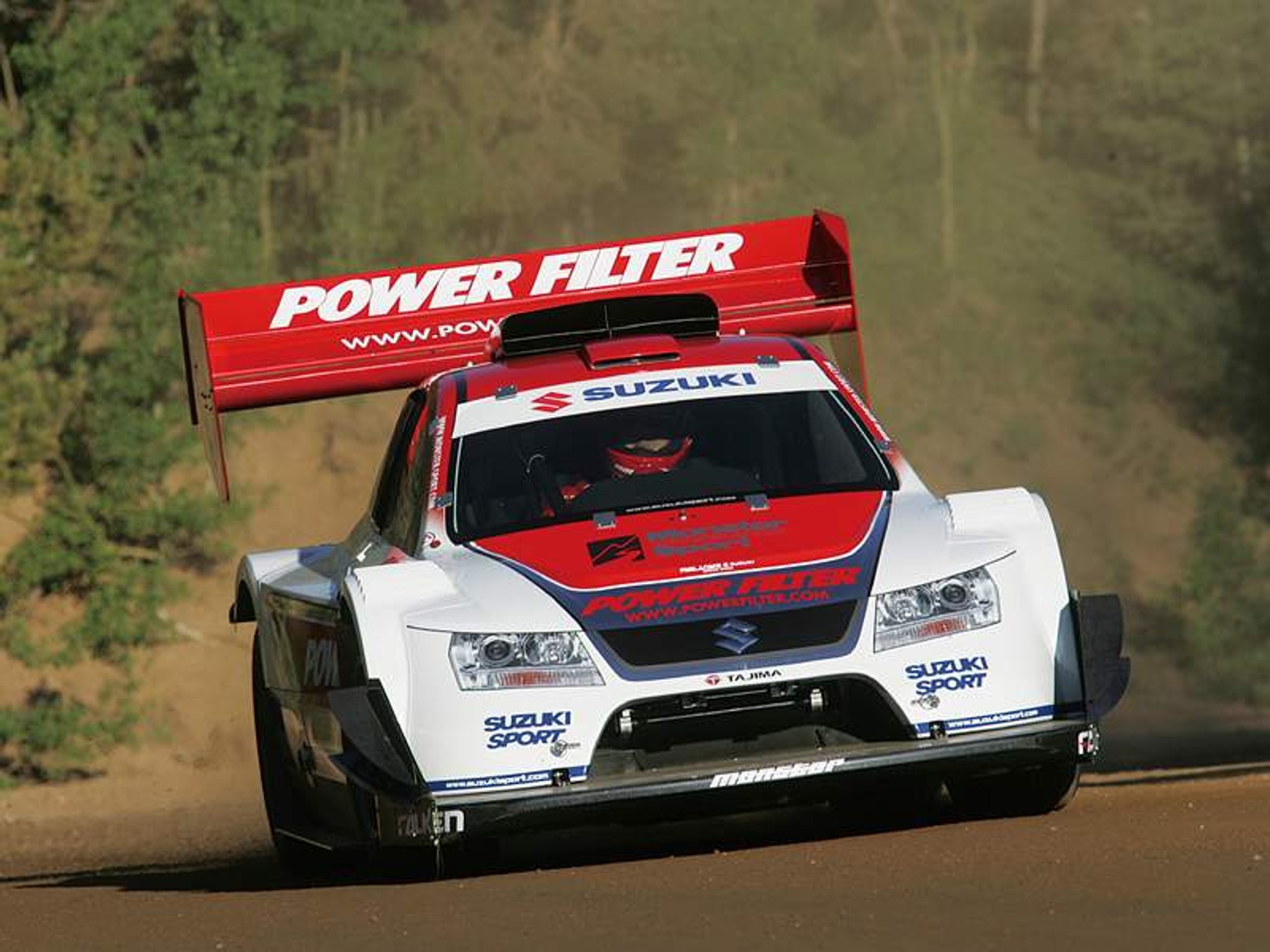 Paryż na żywo: dwa razy sportowe Suzuki