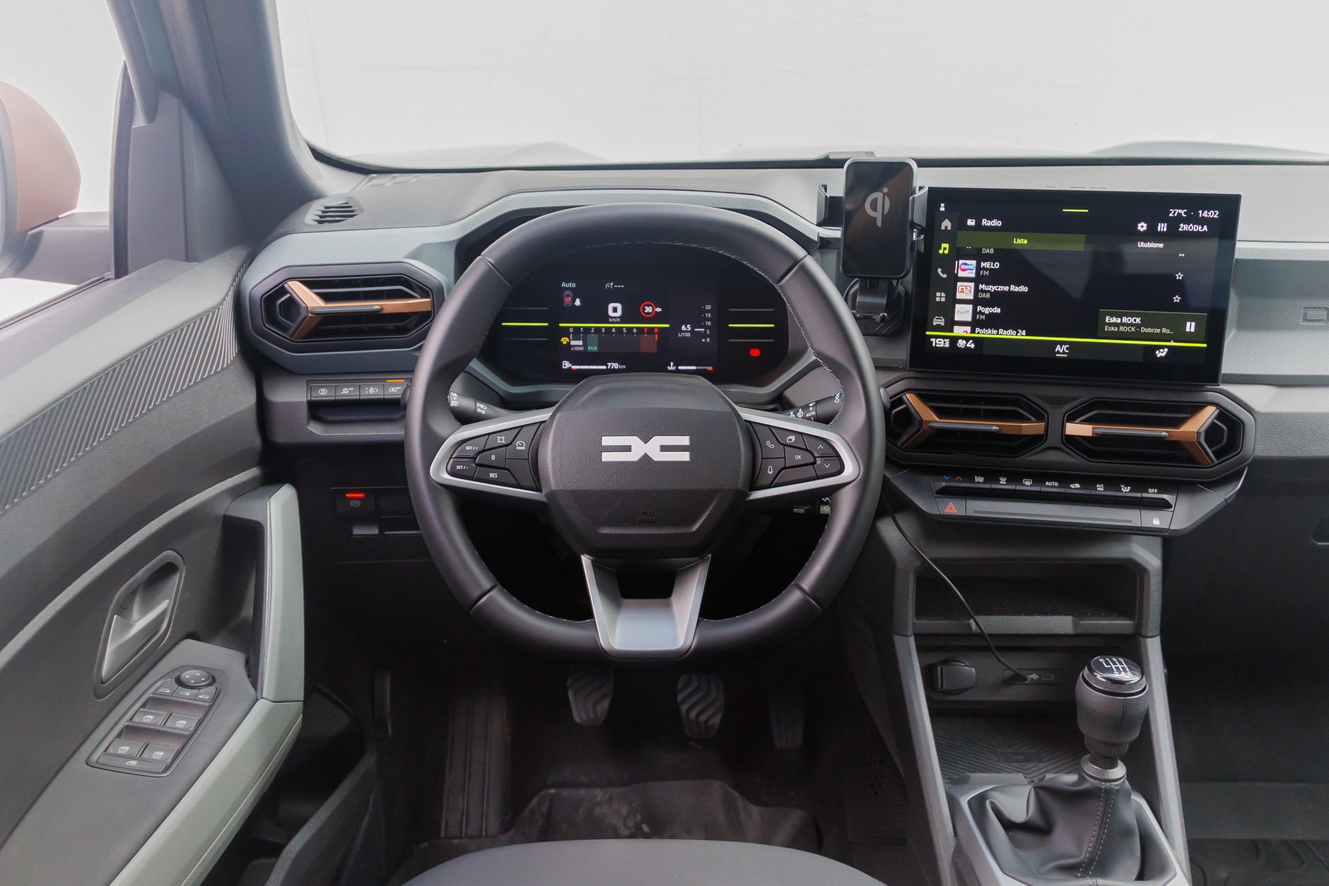 Dacia Duster kontra MG ZS. Porównanie dwóch budżetowych samochodów