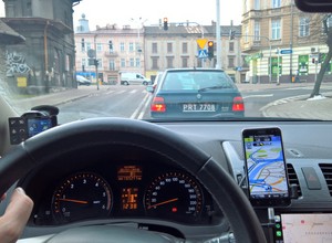 Jedziesz na ferie z darmową nawigacją w telefonie? Uważaj na wysoki rachunek!