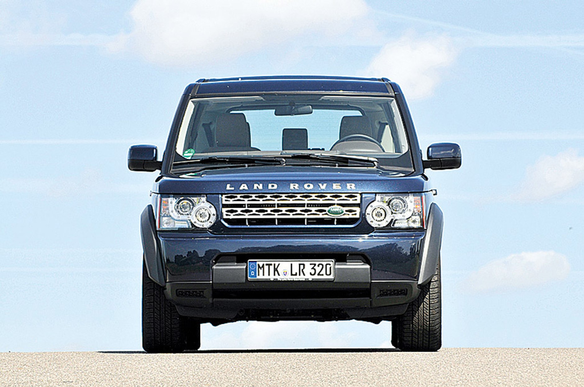 Luksusowe terenówki na wszelki wypadek: Mitsubishi Pajero kontra Toyota Land Cruiser, Land Rover Discovery i Nissan Pathfinder