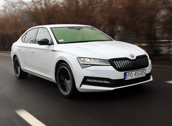 Skoda Superb iV – z prądem, ale na sportowo