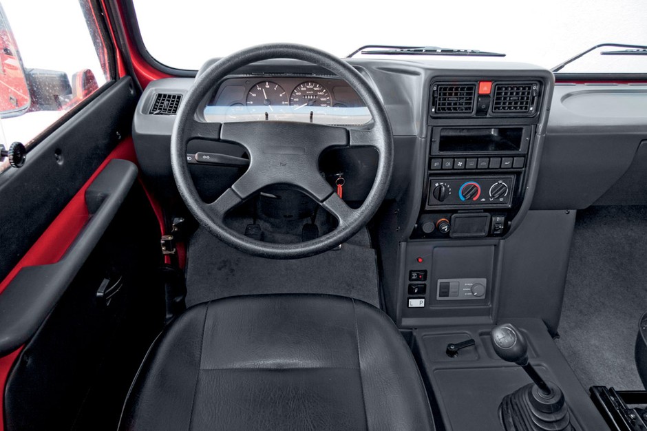 Mercedes G 350 kontra Land Rover Defender i Honker 2000: czy prawdziwe terenówki są na wymarciu?